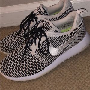 Nike Roshe ID Black and White Sneakers